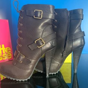 Casual boots